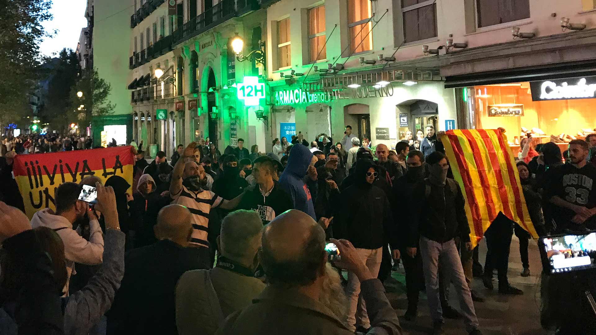 “Madrid está con el pueblo catalán”, así se solidarizan los ciudadanos de la capital con Cataluña 1