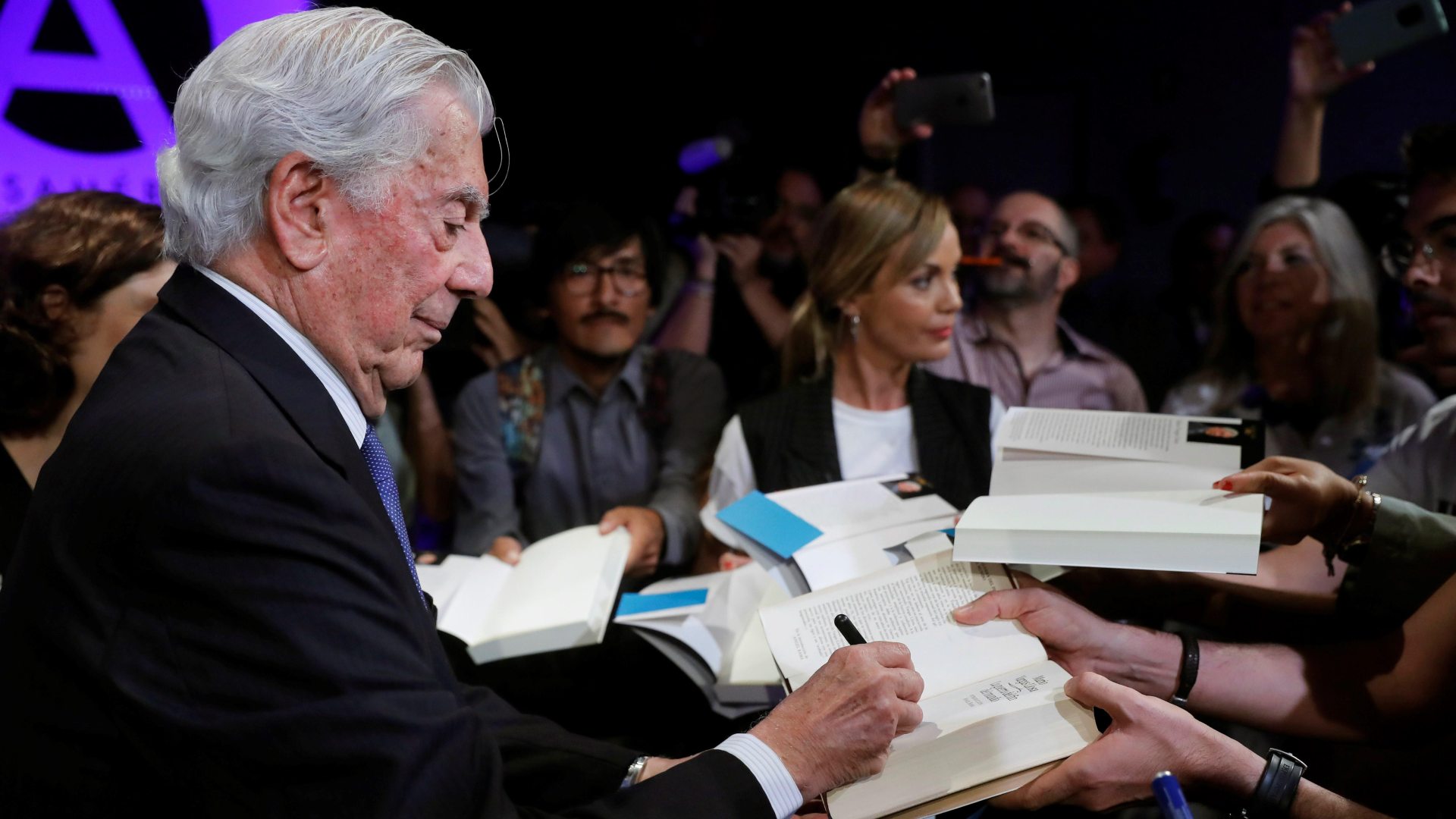 Mario Vargas Llosa retrata ''la cara más tenebrosa de América Latina" en 'Tiempos recios'