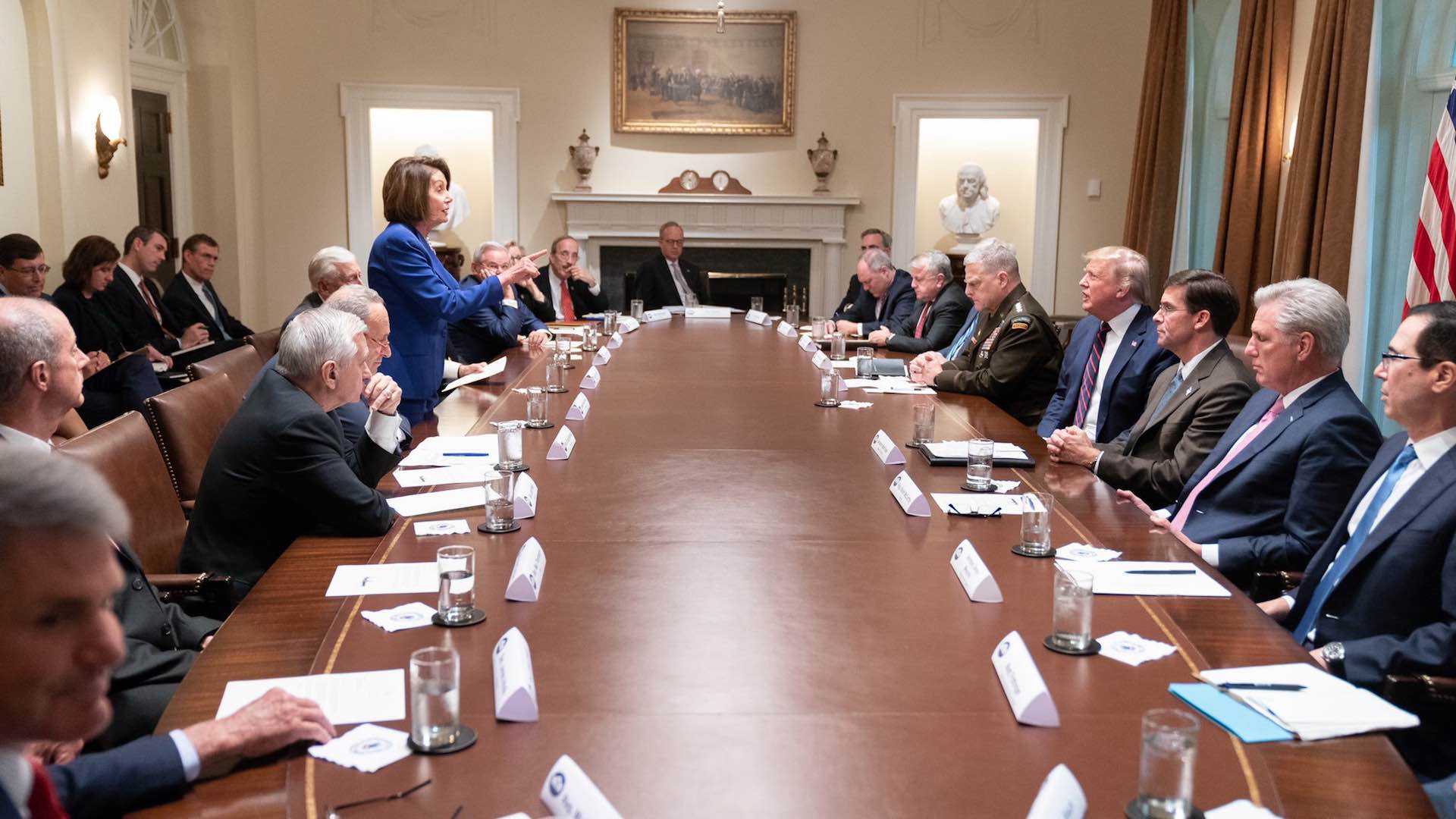 Trump desata su furia contra Nancy Pelosi y la llama «enferma» en la reunión sobre Siria