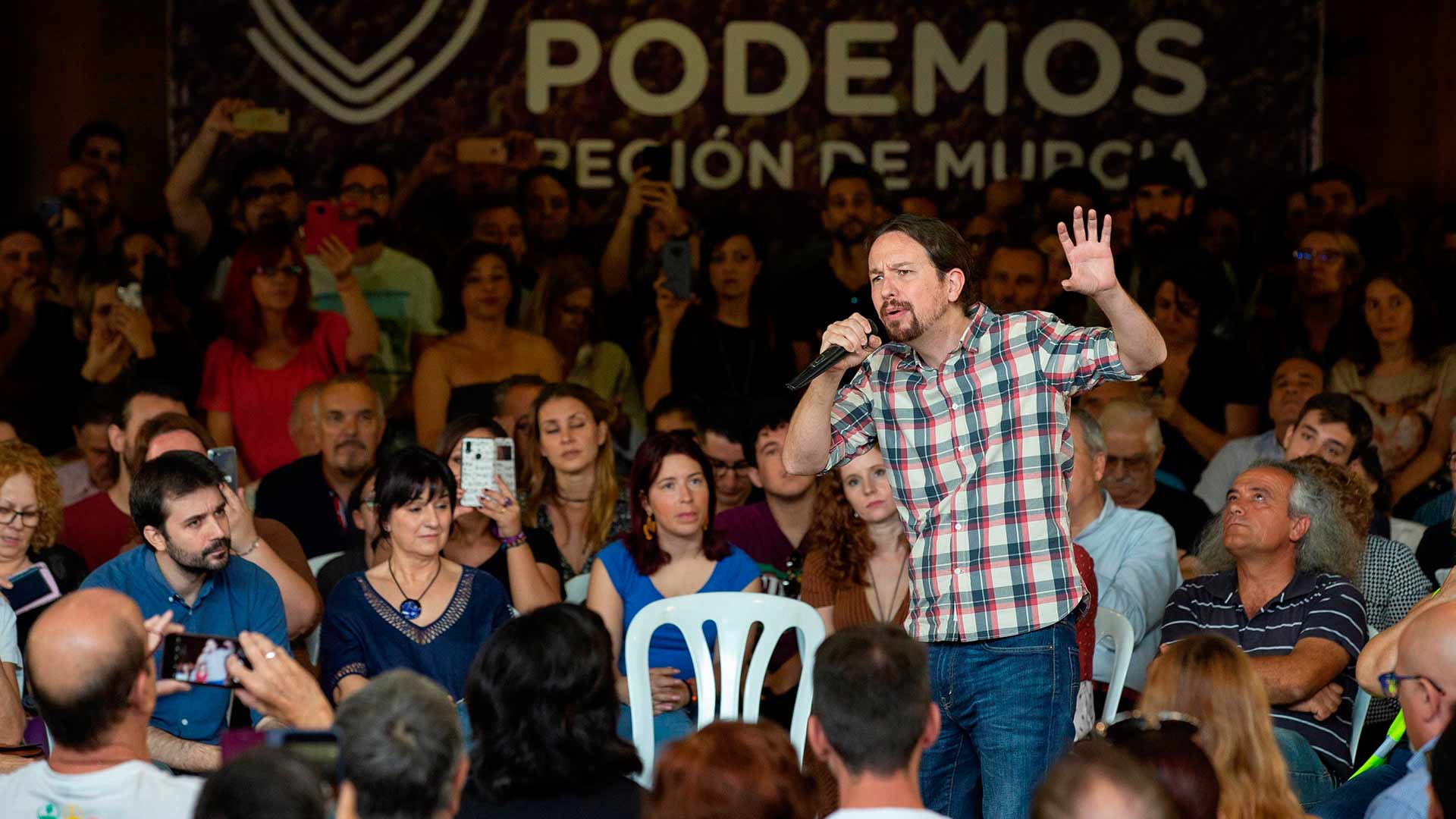 Pablo Iglesias denuncia la "precariedad laboral" de las tropas españolas