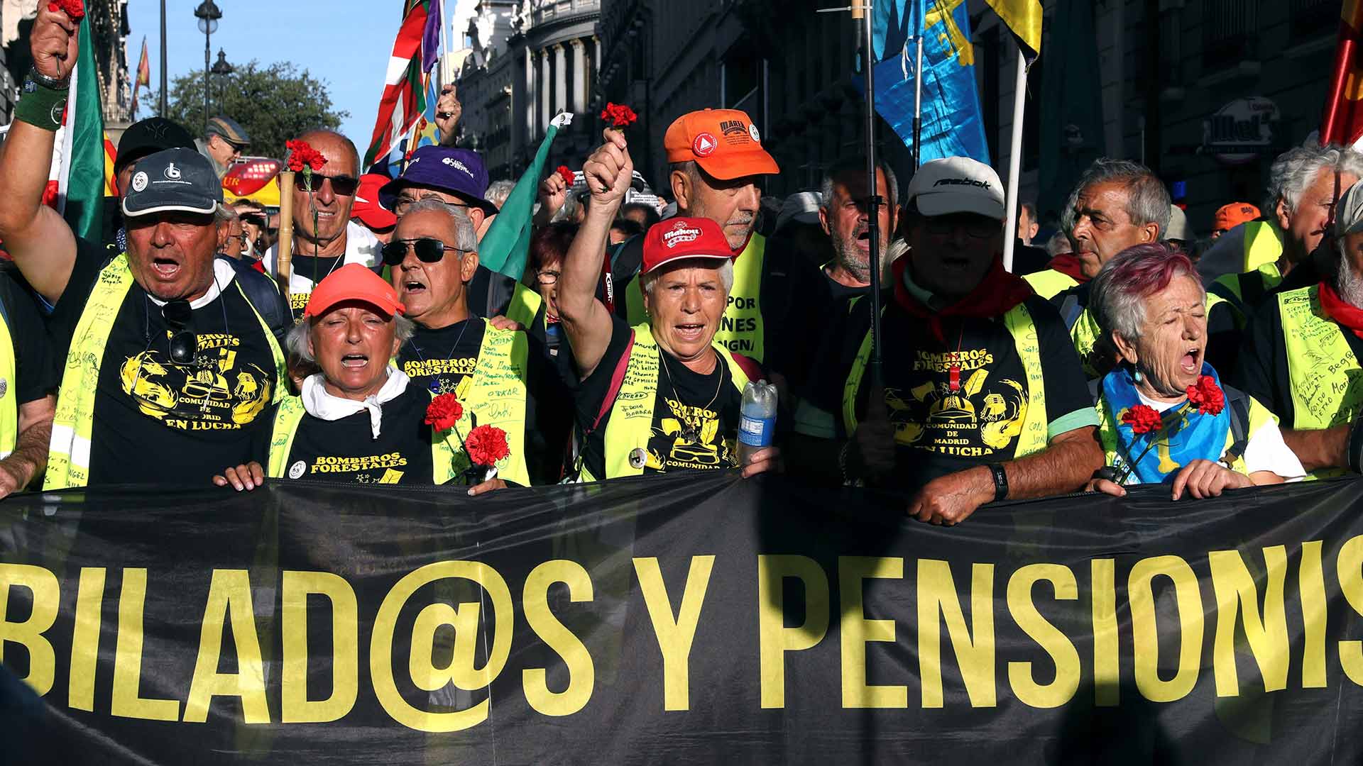 Pensionistas de toda España unen fuerzas en Sol para reclamar un sistema "digno"
