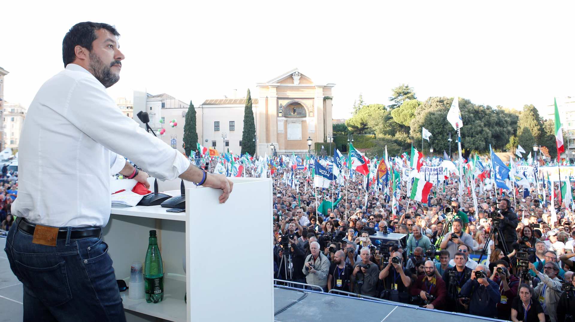 Salvini inicia su campaña de ‘reconquista’ con una marcha de 100.000 personas en Roma