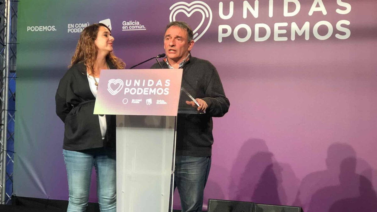 Enrique Santiago enchufa a sus fieles en las instituciones y se convierte en jefe en la sombra de Podemos