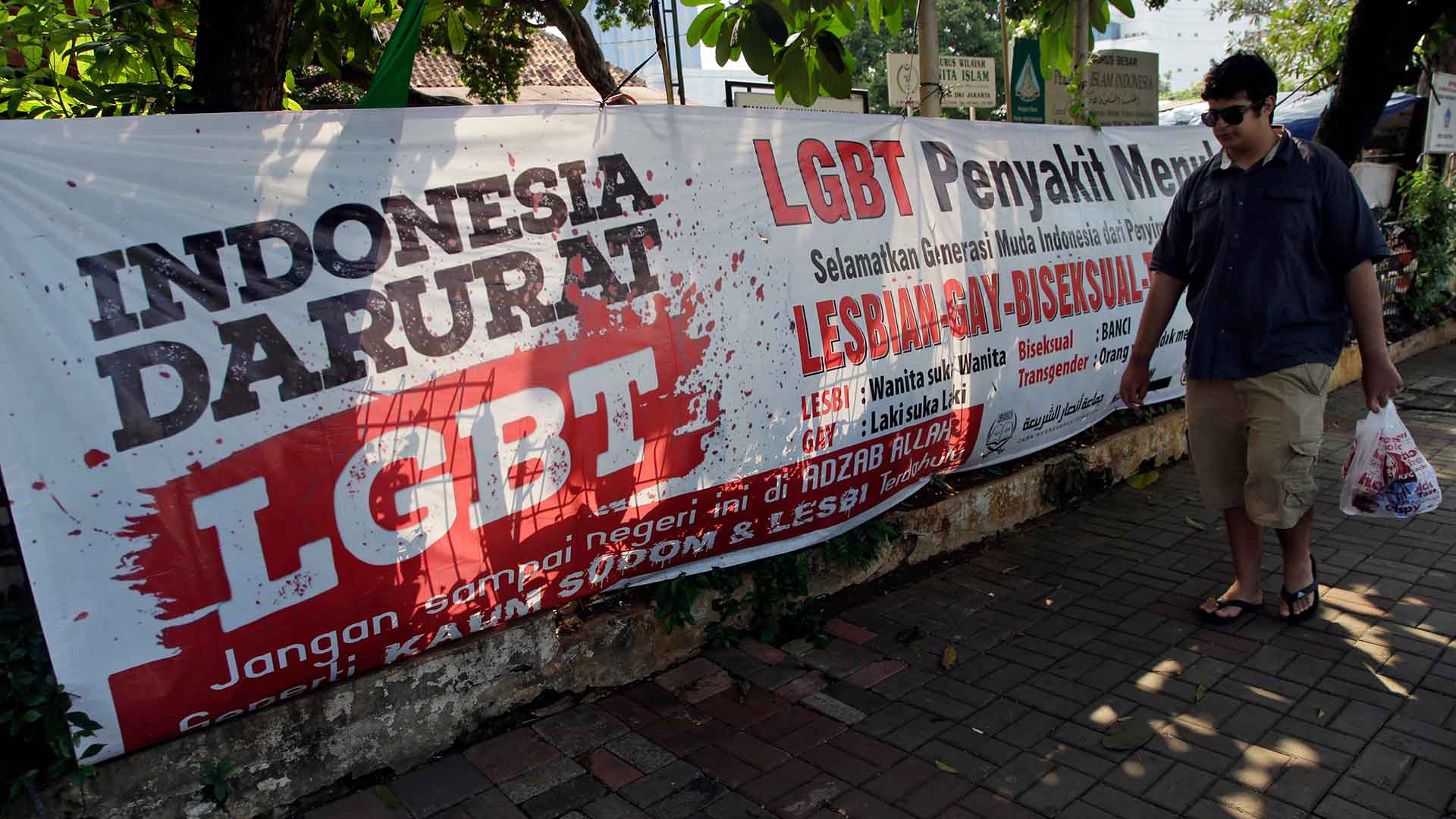 Prohibido contratar a discapacitados, LGTB o embarazadas en Indonesia