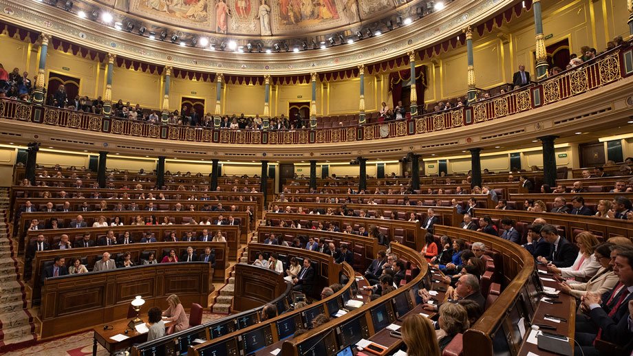 PP y Cs apoyan el decreto para frenar la "república digital catalana"