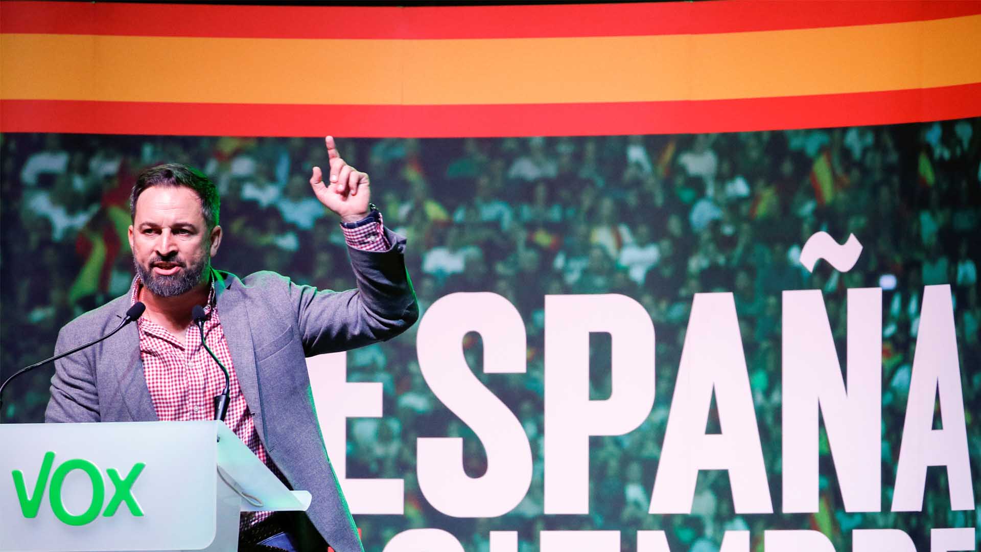 Abascal acusa a Sánchez de "fraude electoral" al pactar con Podemos y pide su dimisión