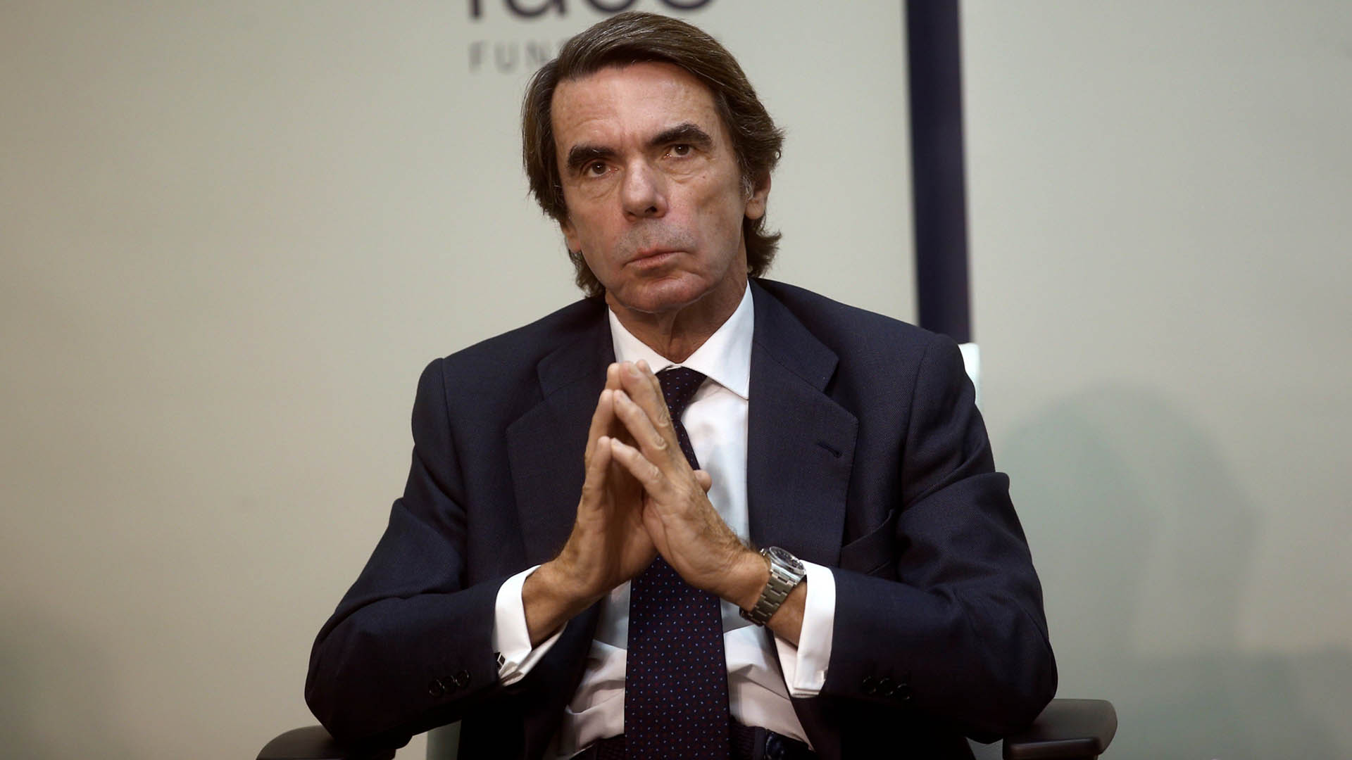 Aznar critica a Sánchez por mantener a Garzón, un «pirómano en un tanque de gasolina»