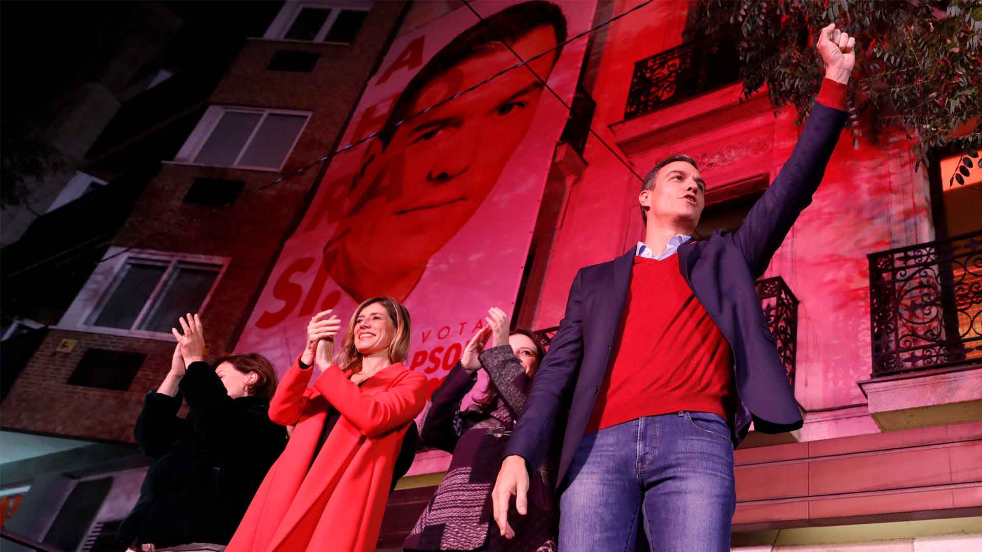 El PSOE asume la responsabilidad de formar Gobierno "lo antes posible" y el PP pide la salida de Sánchez