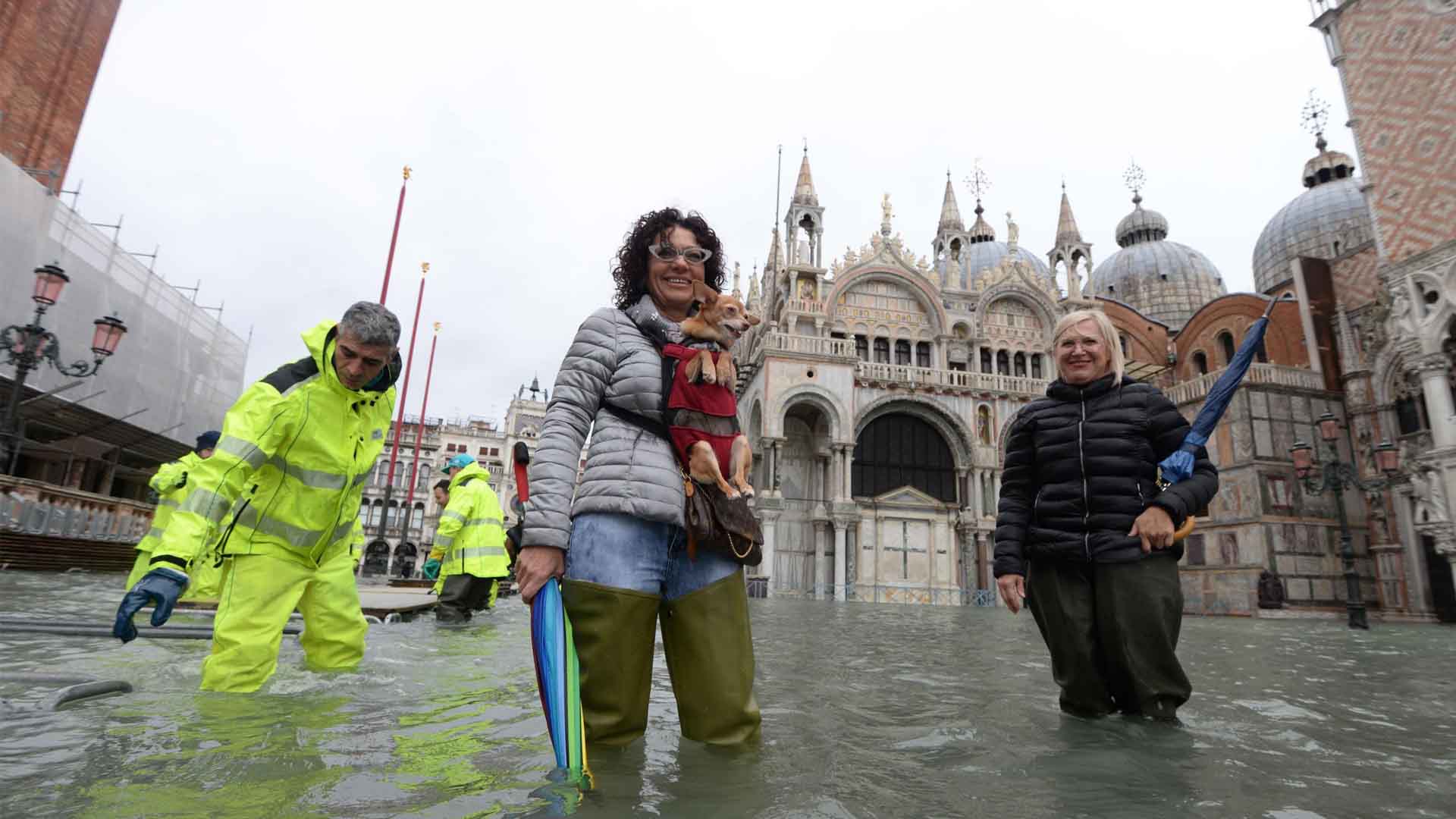 El agua desciende en Venecia tras un nuevo día de inundaciones