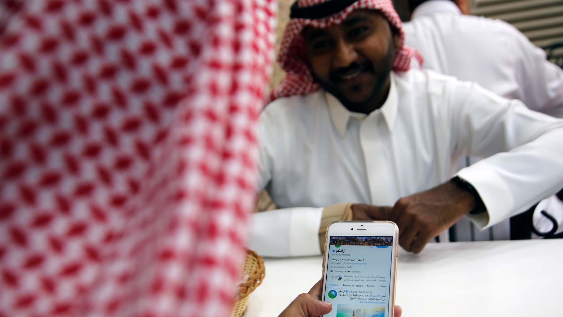 Estados Unidos acusa a dos exempleados de Twitter de ejercer de espías de Arabia Saudí