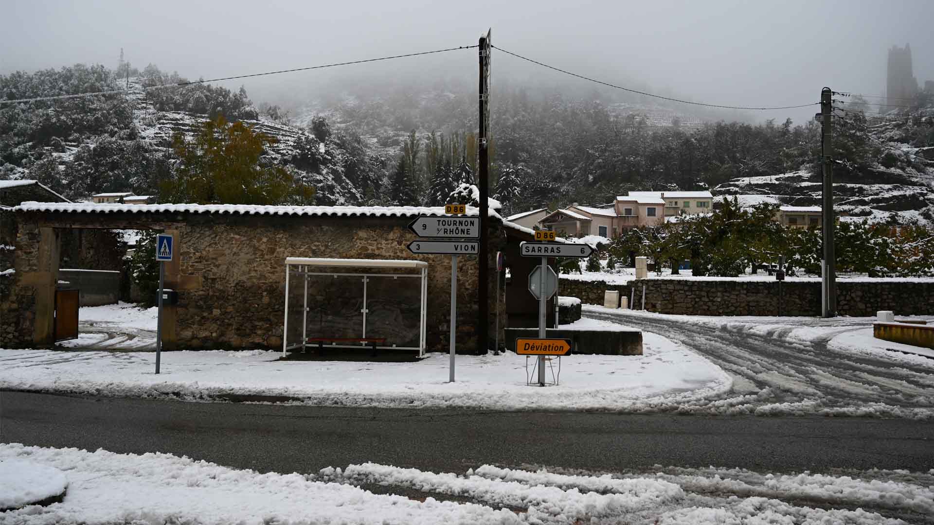 Las fuertes nevadas dejan un muerto y 300.000 hogares sin electricidad en Francia