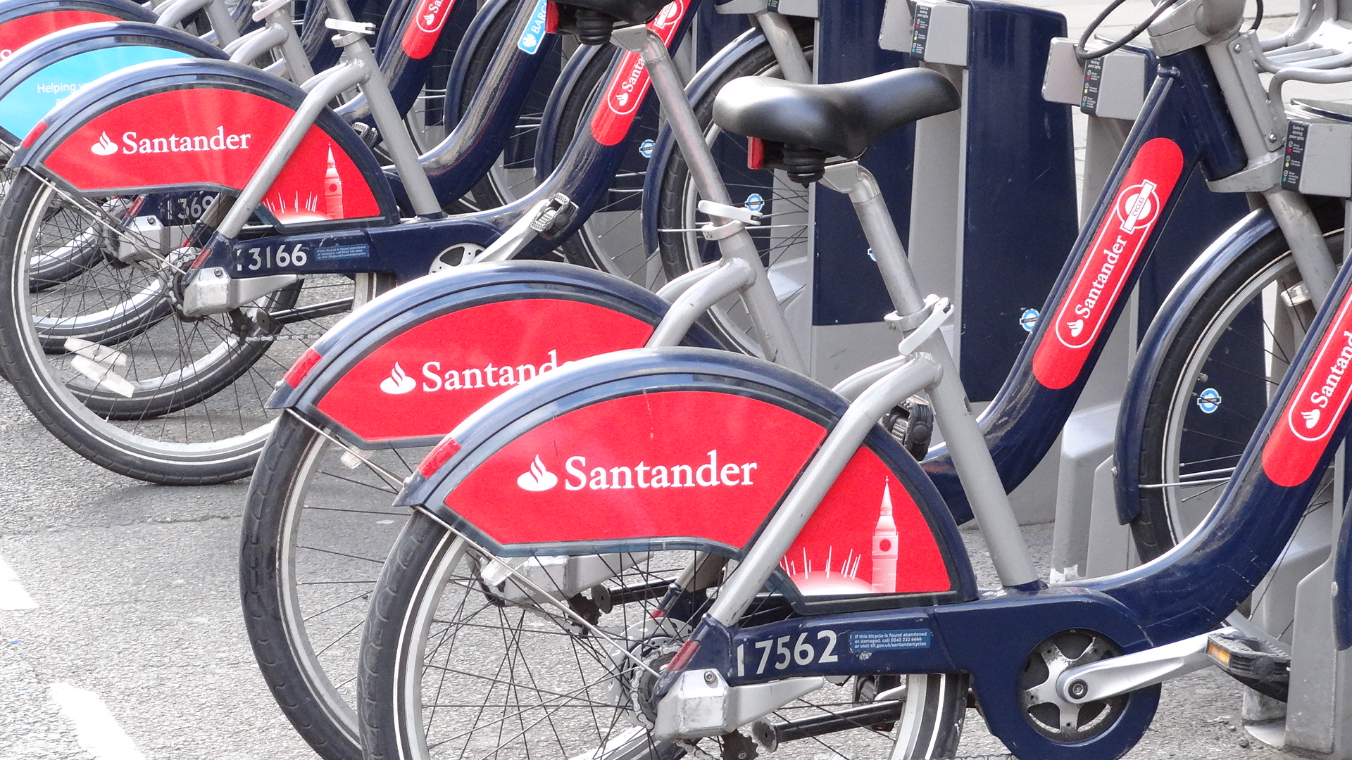 El Santander anuncia la eliminación de más de 3.000 empleos en España