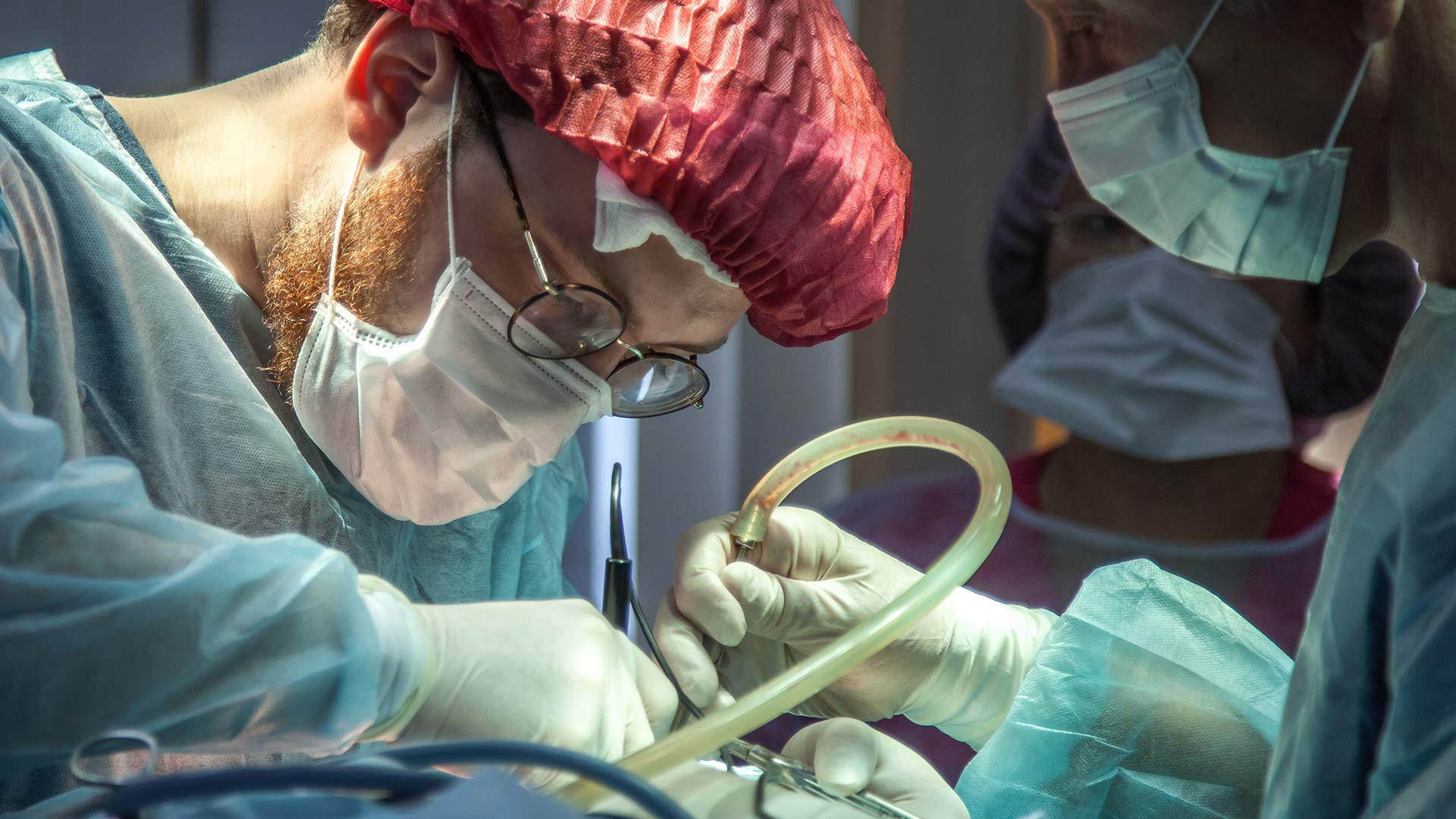 Extirpan un riñón de más de siete kilos en un hospital de India