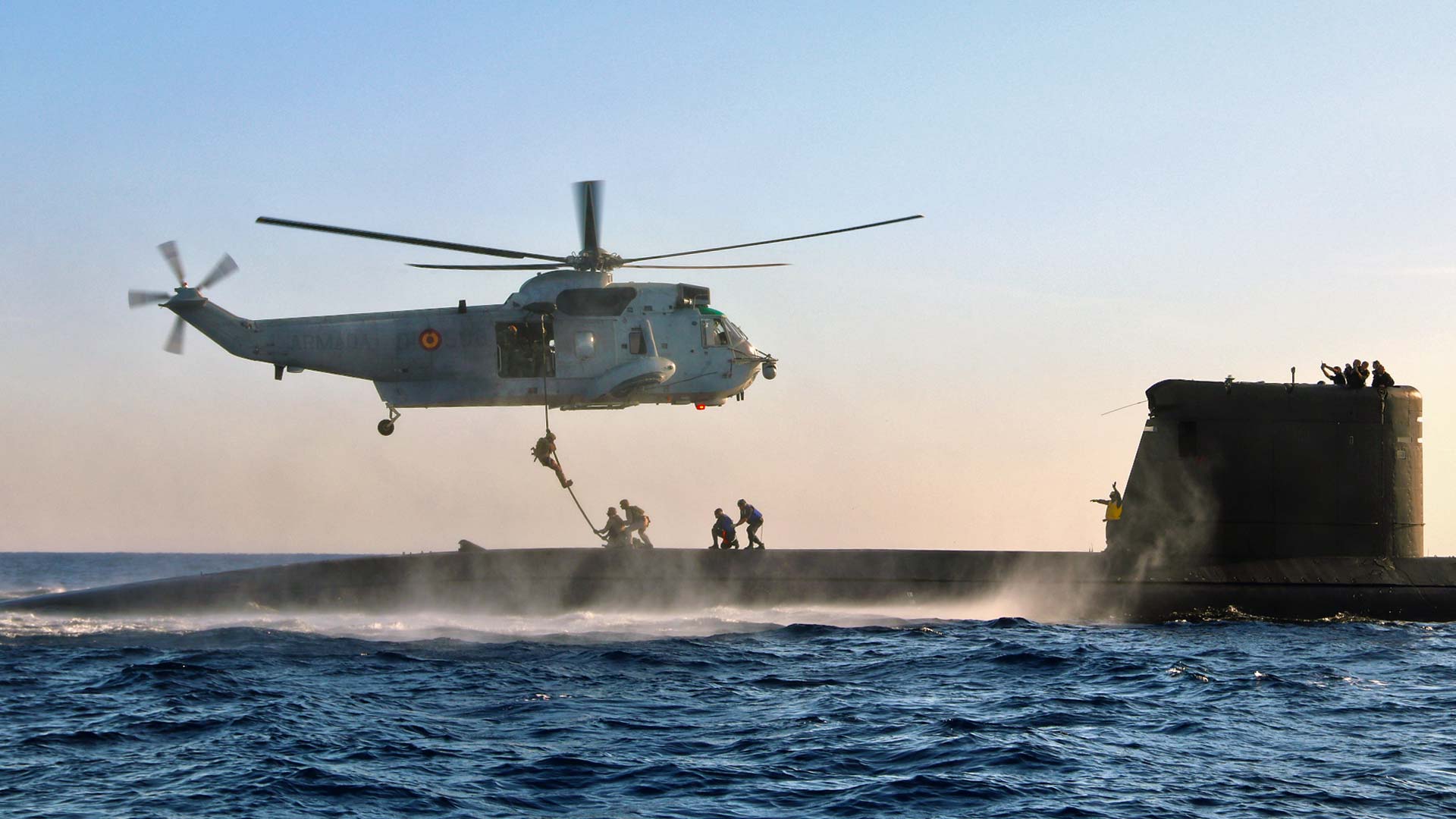 Un día con los 'boinas verdes' de la Armada, los militares con las misiones más duras: «Entra quien puede, no quien quiere»