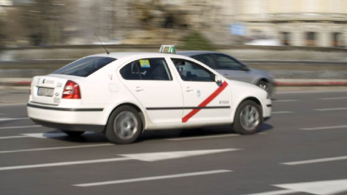 Hallan degollado a un taxista en el interior de su coche en Alcalá de Henares