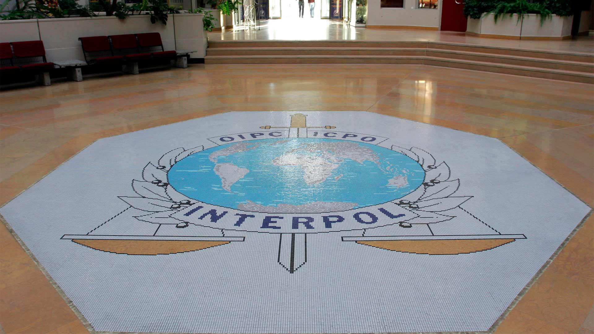 Interpol lanza un llamamiento para localizar a ocho fugitivos acusados de crímenes contra mujeres