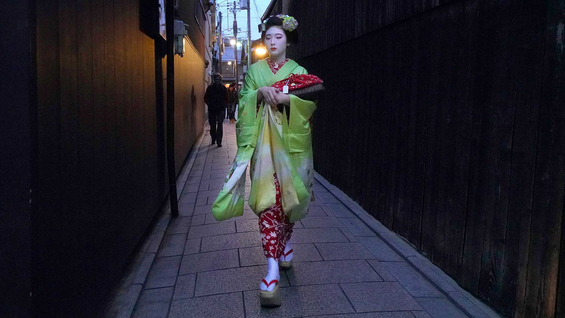 Kioto prohíbe las fotografías en varios lugares de la ciudad por el acoso a las geishas