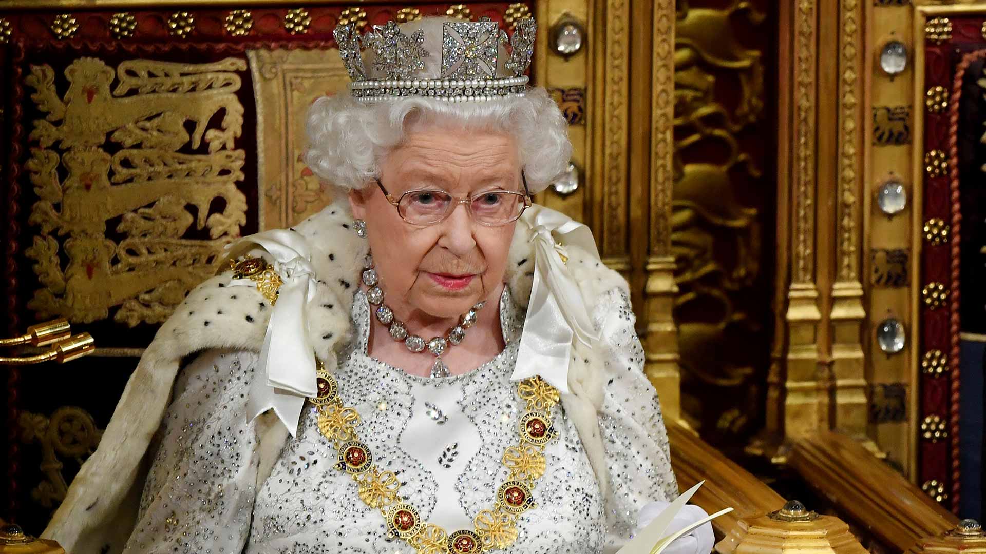 La reina Isabel II no estrenará más prendas hechas con pieles de animales