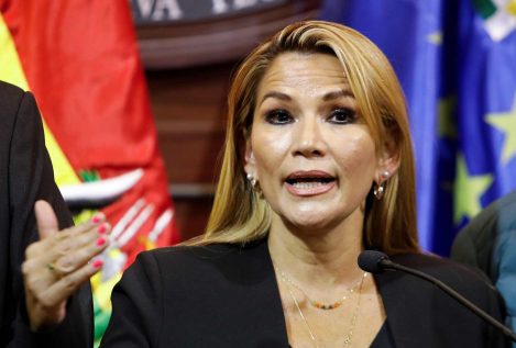 La senadora Jeanine Áñez asume la presidencia de Bolivia de manera interina