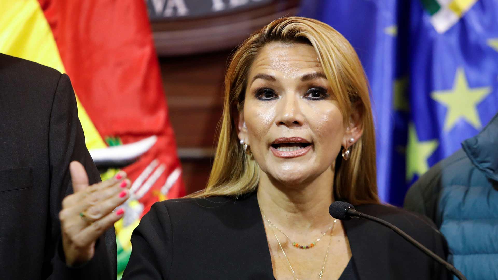 La senadora Jeanine Áñez asume la presidencia de Bolivia de manera interina