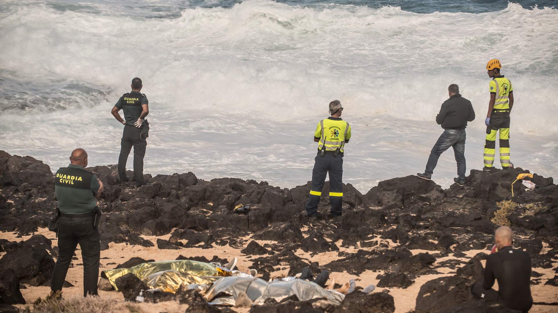 Seis fallecidos al volcar una patera cerca de la costa de Lanzarote