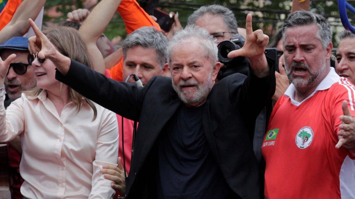 Lula da Silva afirma que fue a la cárcel en lugar de al exilio para poder “probar la mentira” en su contra