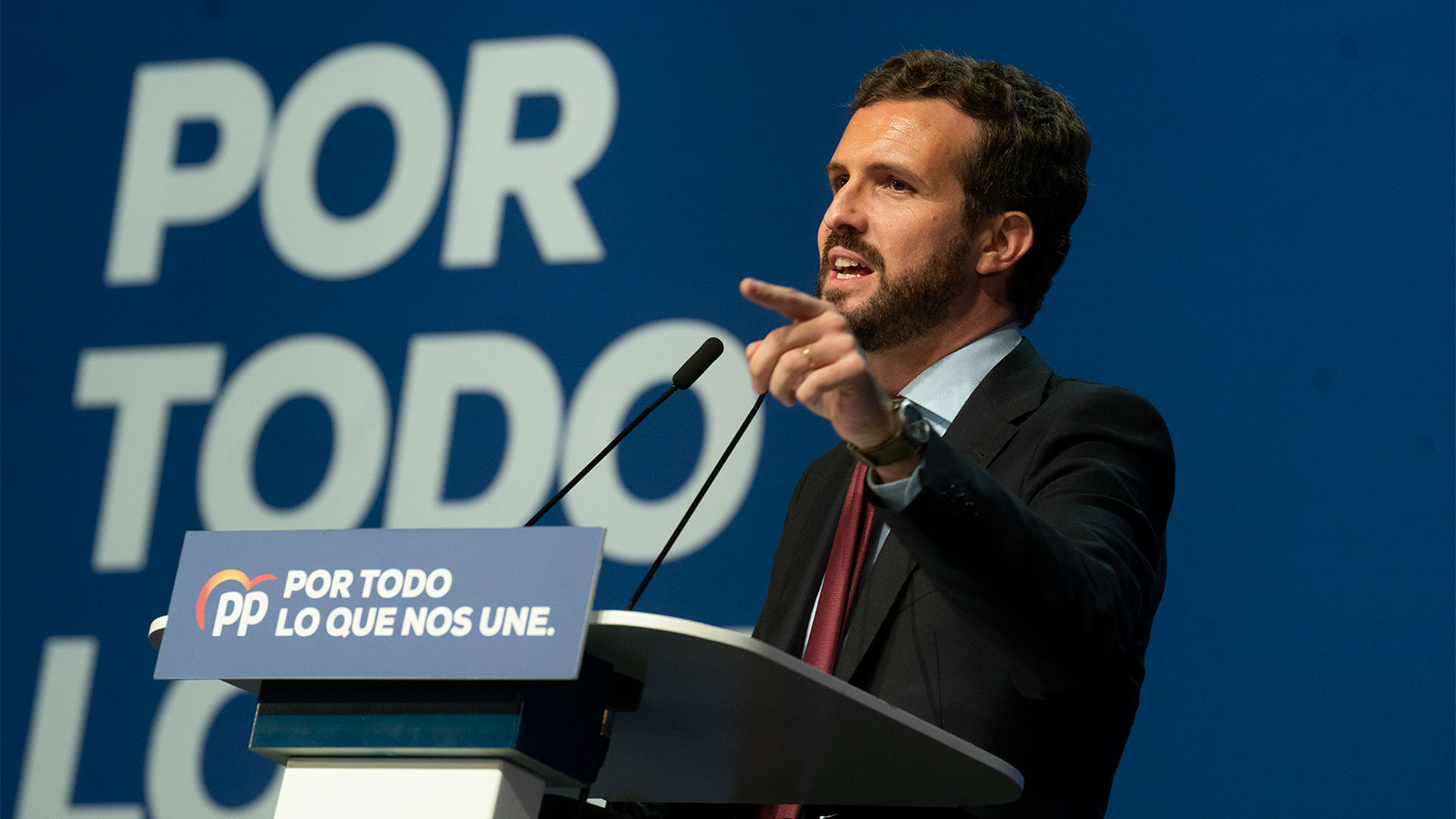 “Hola, soy Pablo Casado”: el PP pide el voto por SMS a más de un millón de españoles