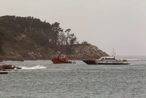 Reflotan al narcosubmarino interceptado en Galicia