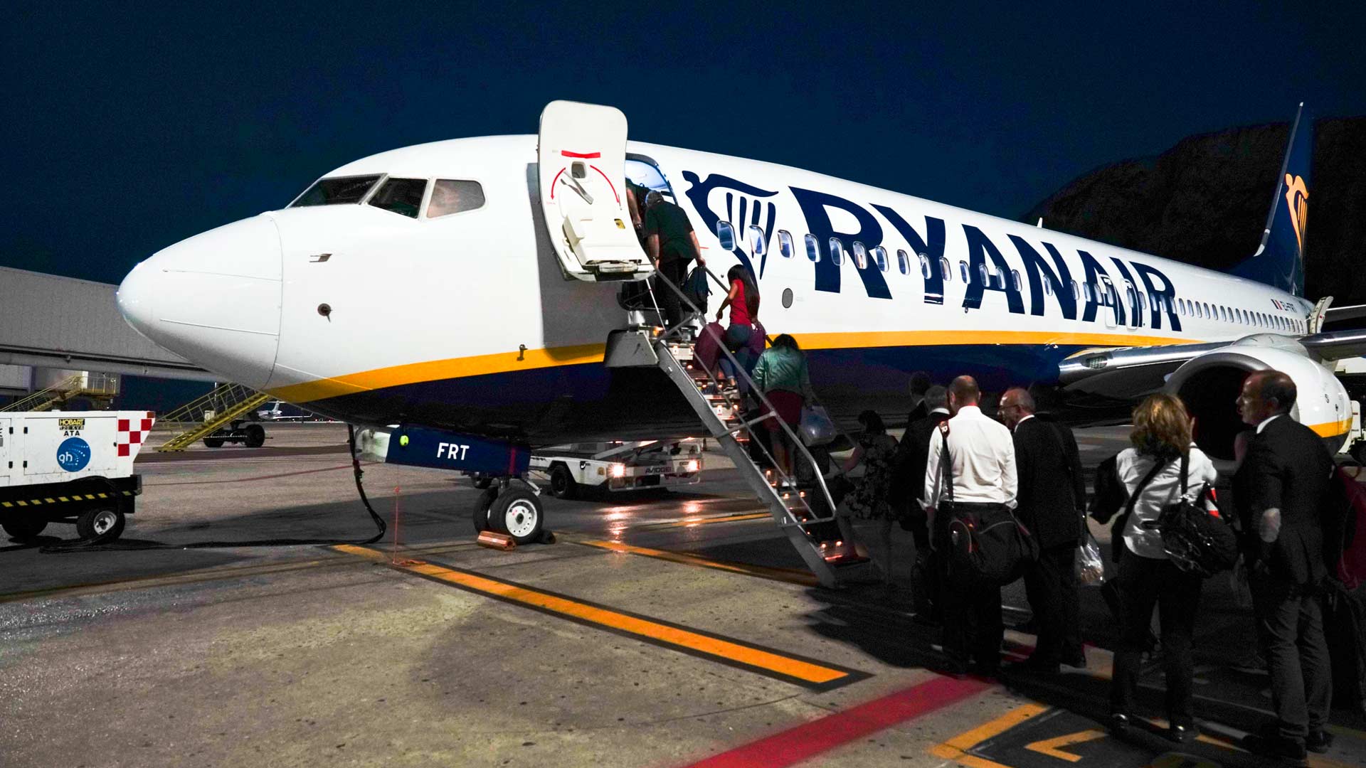 Ryanair, condenada por cobrar por la maleta de mano