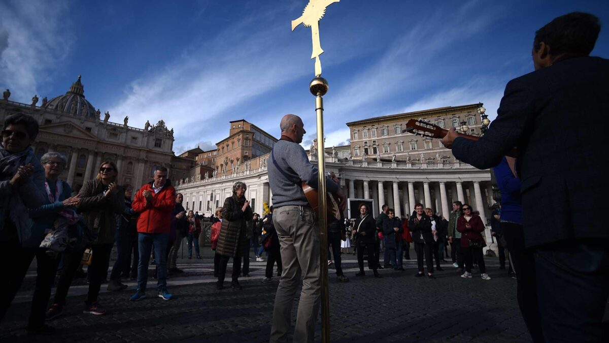 Tres monaguillos más afirman que fueron abusados ​​por sacerdotes en el Vaticano