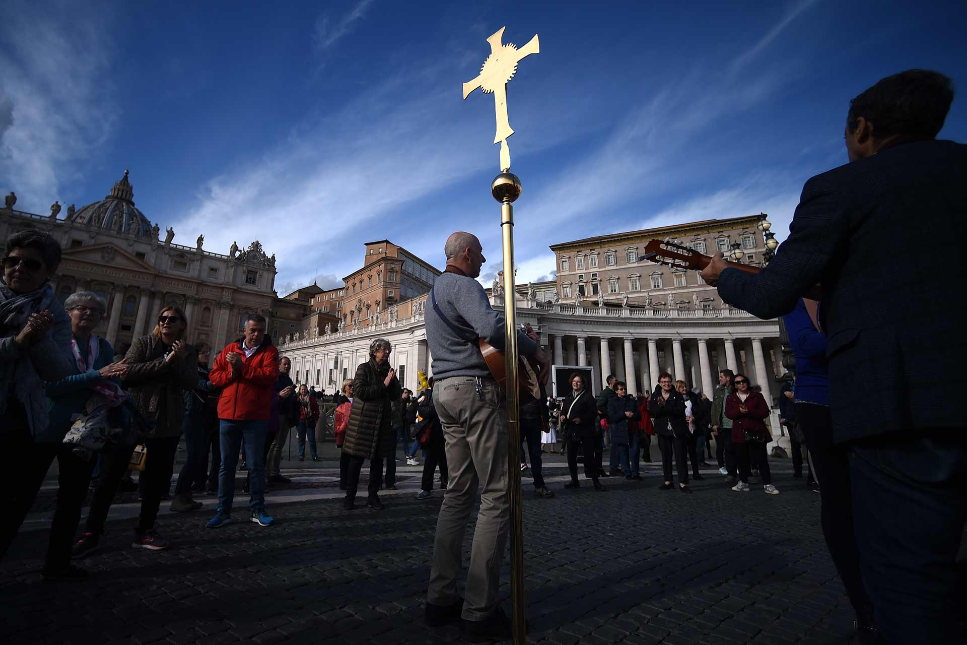 Tres monaguillos más afirman que fueron abusados ​​por sacerdotes en el Vaticano