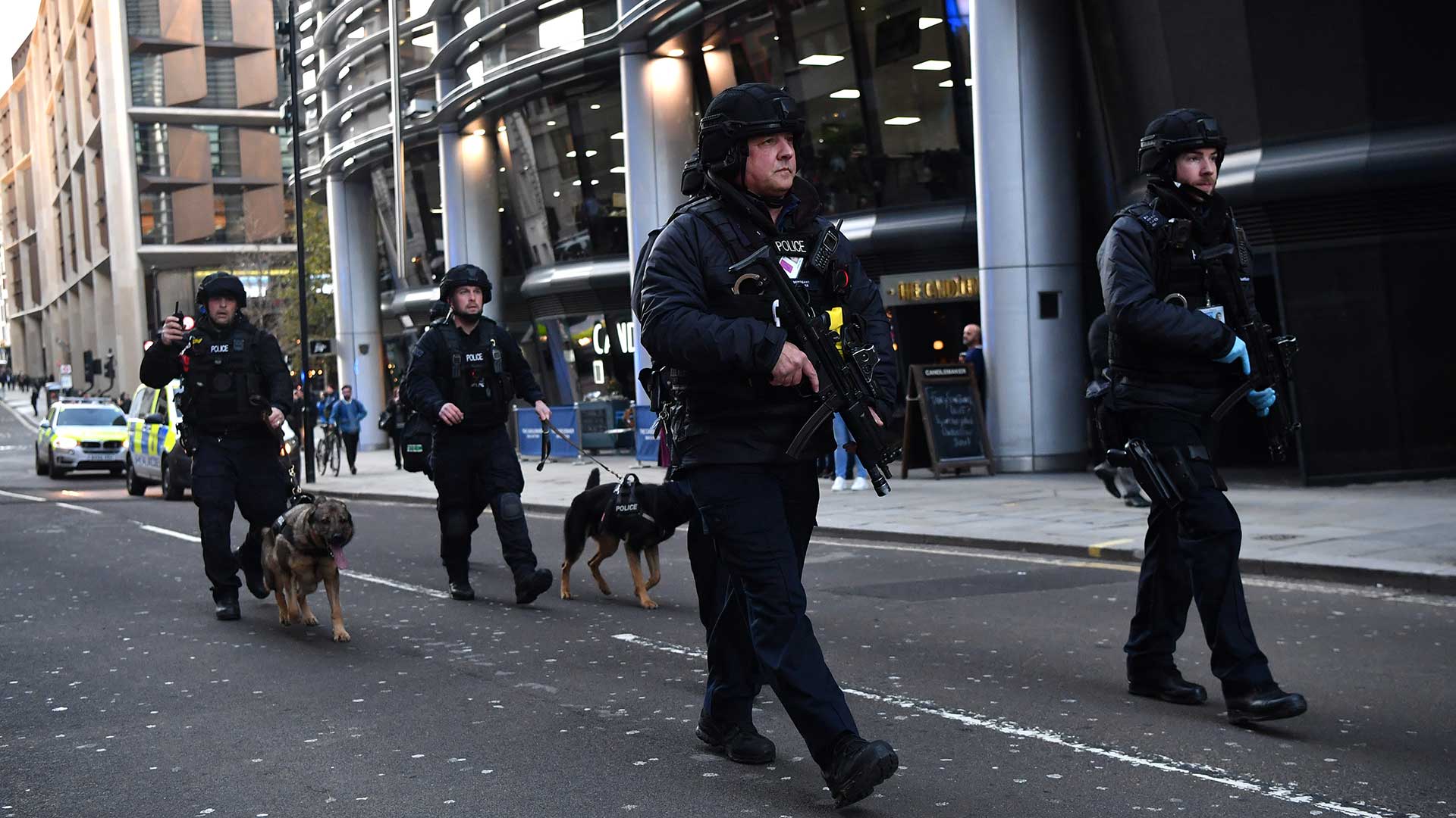 Un hombre abatido por la Policía tras un ataque en el puente de Londres que deja dos muertos
