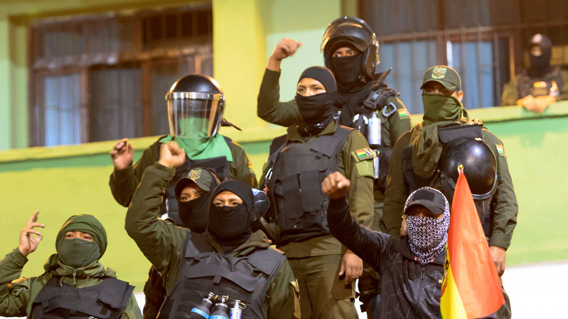 Varias unidades policiales se sublevan en Bolivia contra Evo Morales