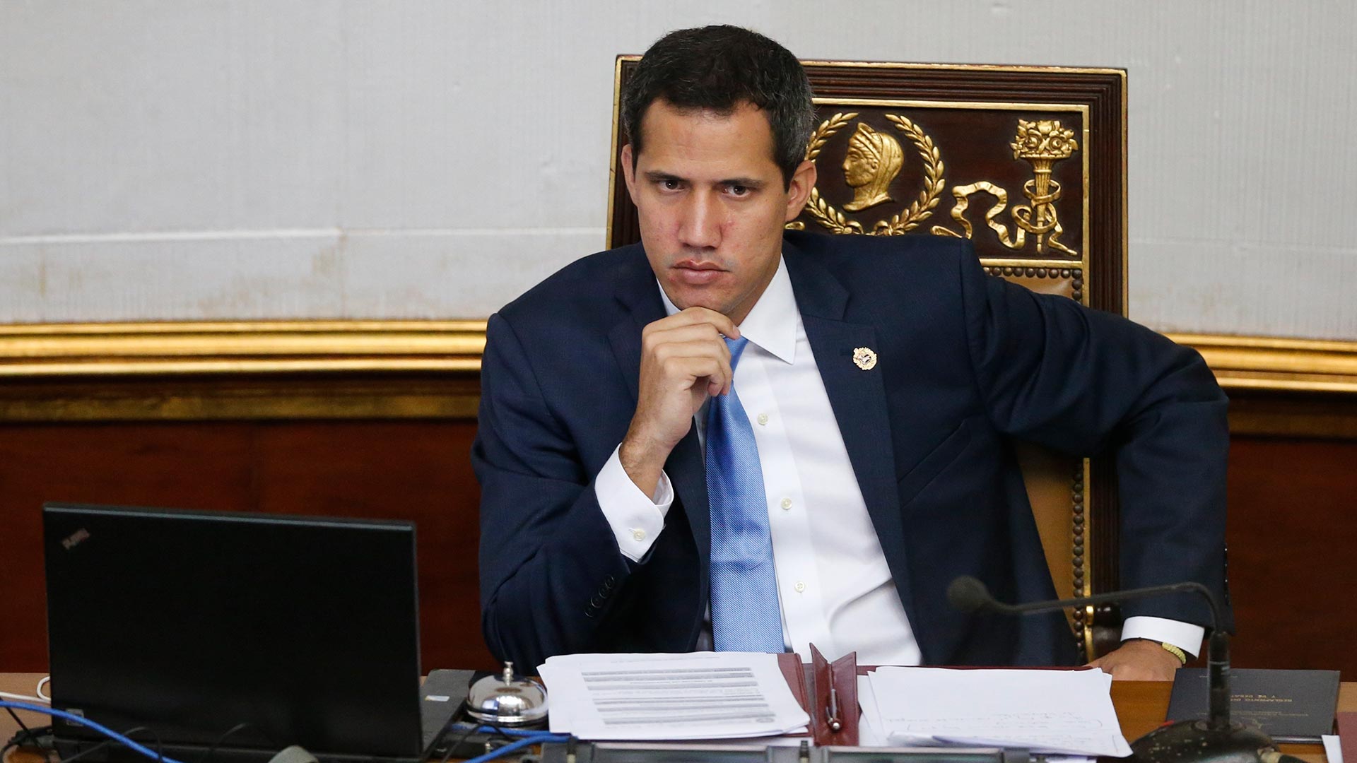 Guaidó suspende de funciones a 10 diputados por presunta corrupción