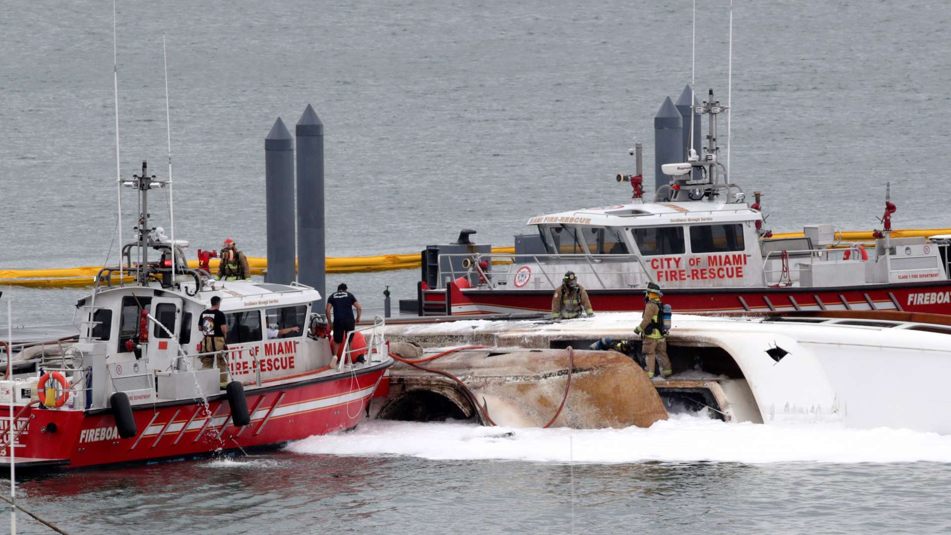 Marc Anthony se queda sin yate de lujo: un incendio acaba con el barco en Miami