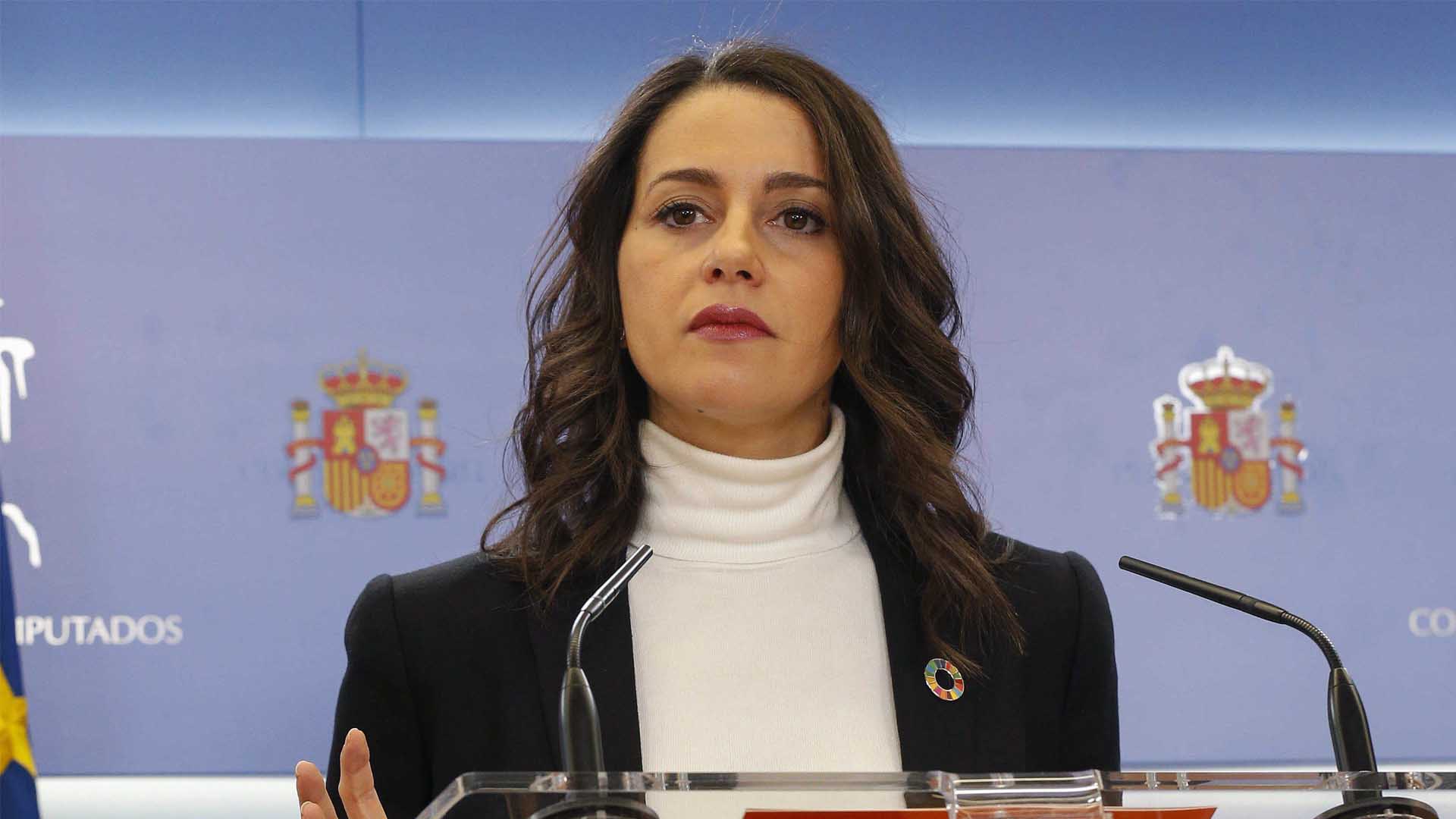 Arrimadas ofrece a Sánchez un Gobierno "moderado" apoyado por PSOE, PP y Cs para "hacer historia"