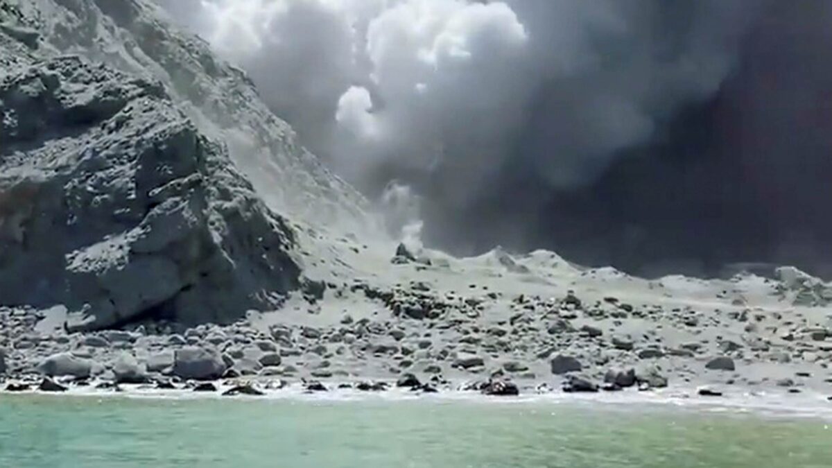 Al menos cinco muertos tras la erupción del volcán Whakaari en Nueva Zelanda