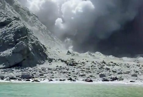 Al menos cinco muertos tras la erupción del volcán Whakaari en Nueva Zelanda