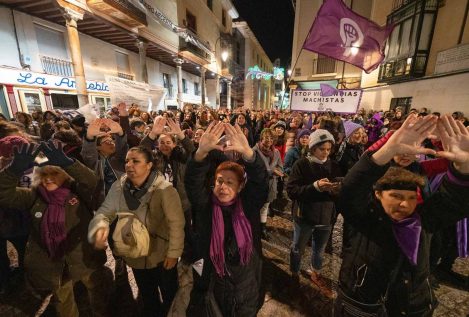 Cientos de personas se concentran en Aranda de Duero en apoyo a la víctima del caso Arandina