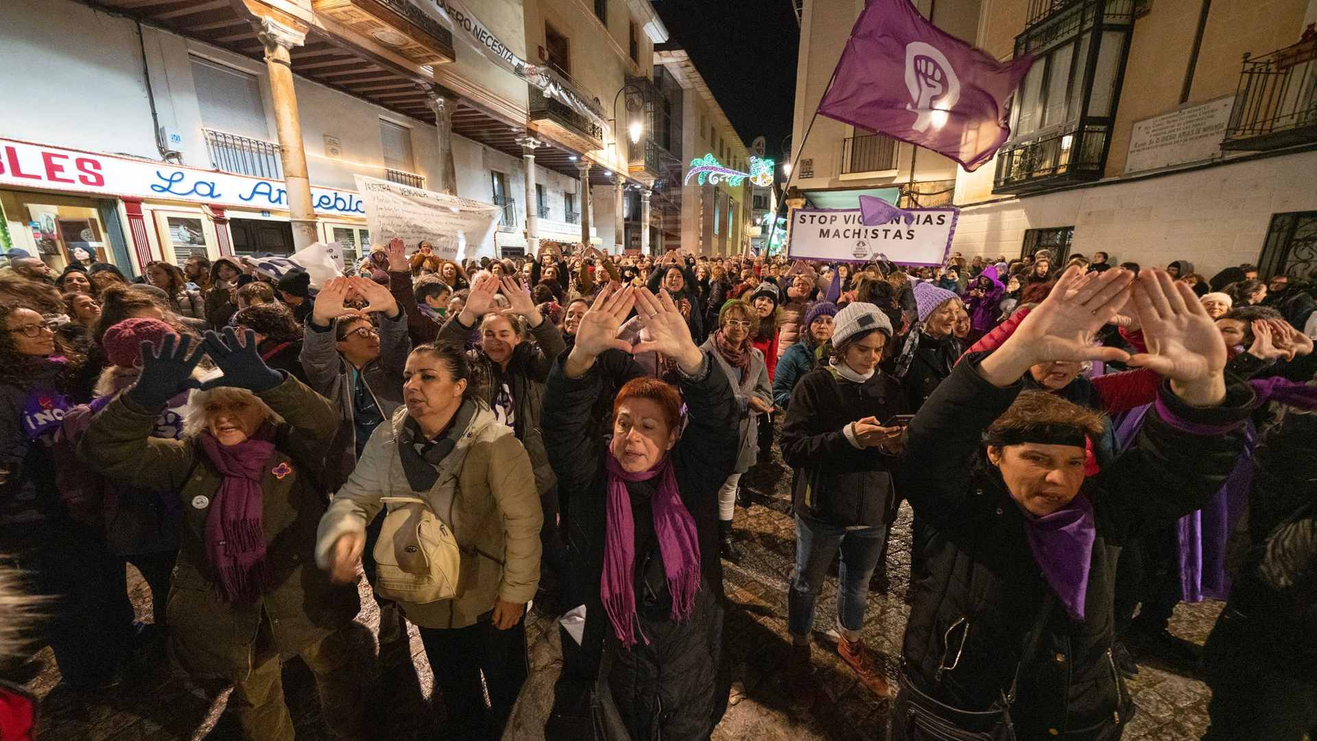 Cientos de personas se concentran en Aranda de Duero en apoyo a la víctima del caso Arandina
