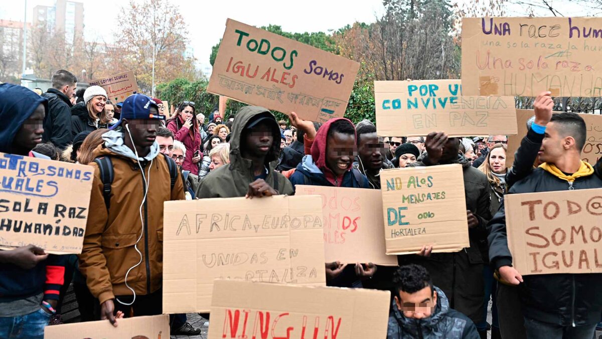 Cientos de personas se concentran en Madrid en apoyo a los menas y para exigir más recursos