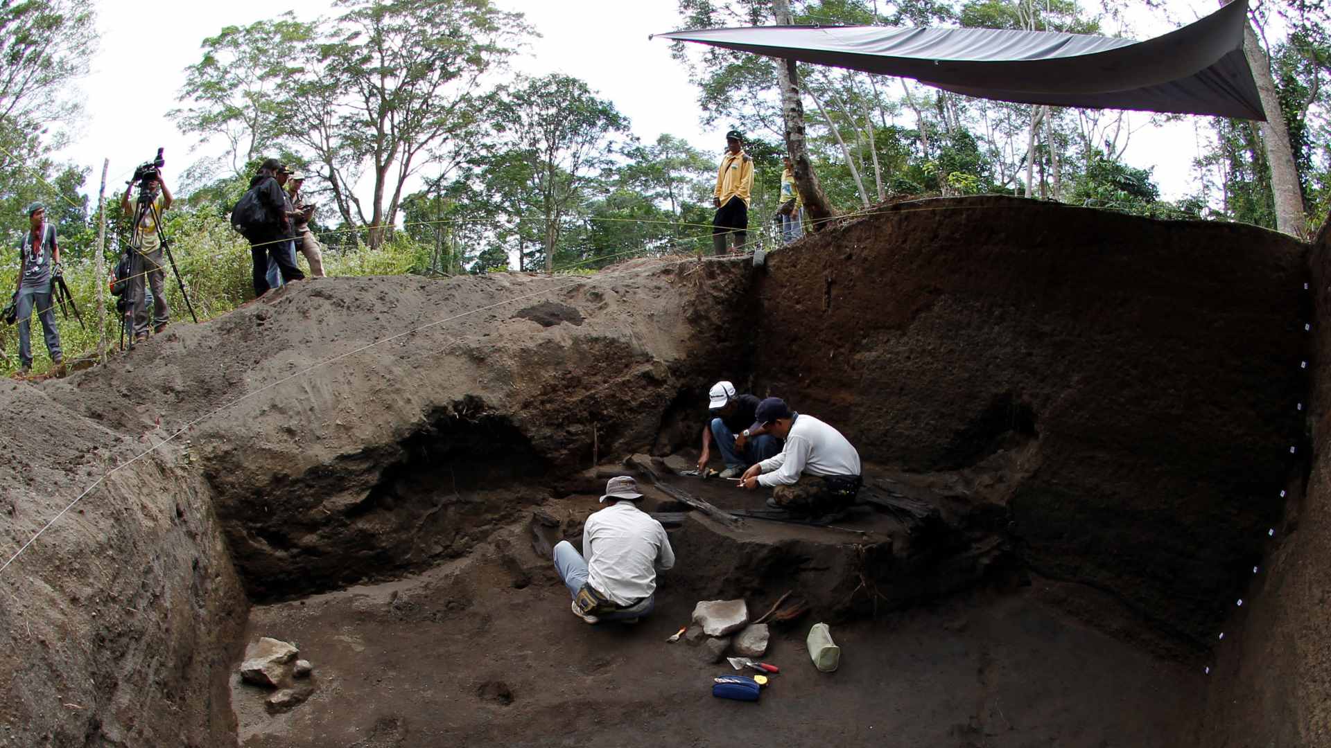 Descubierta en Indonesia la pintura rupestre de caza más antigua del mundo