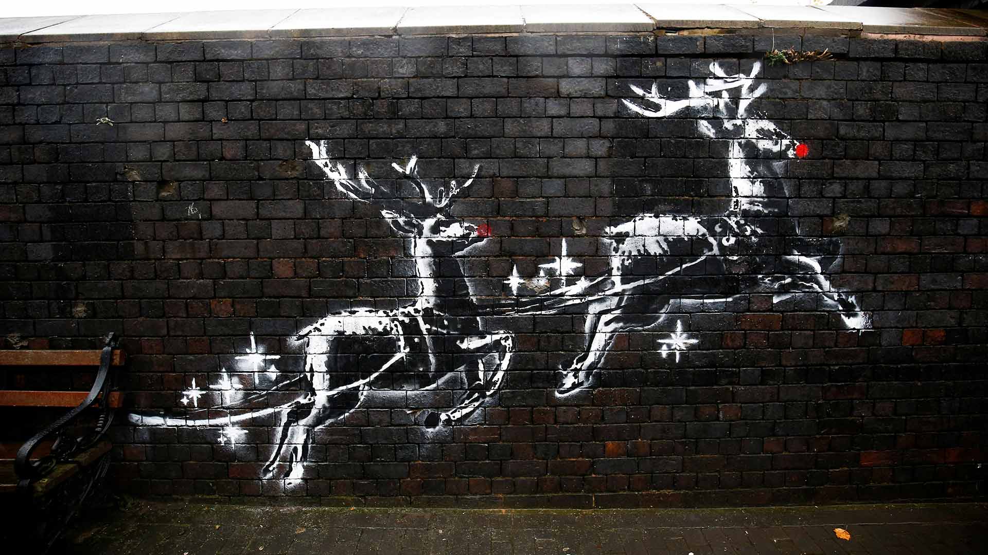 Dos renos protagonizan el mural navideño de Banksy para denunciar la situación de los sintecho