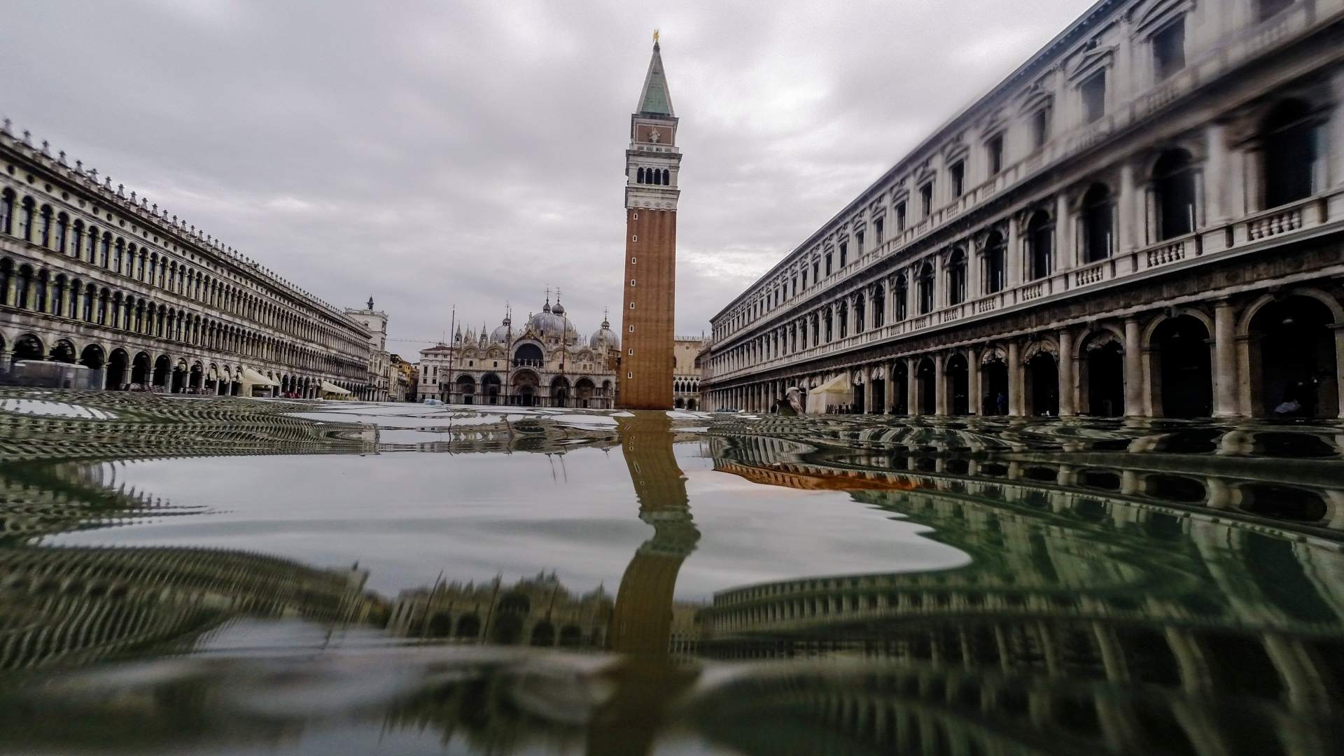 El agua vuelve a subir en Venecia y alcanza los 144 centímetros 2