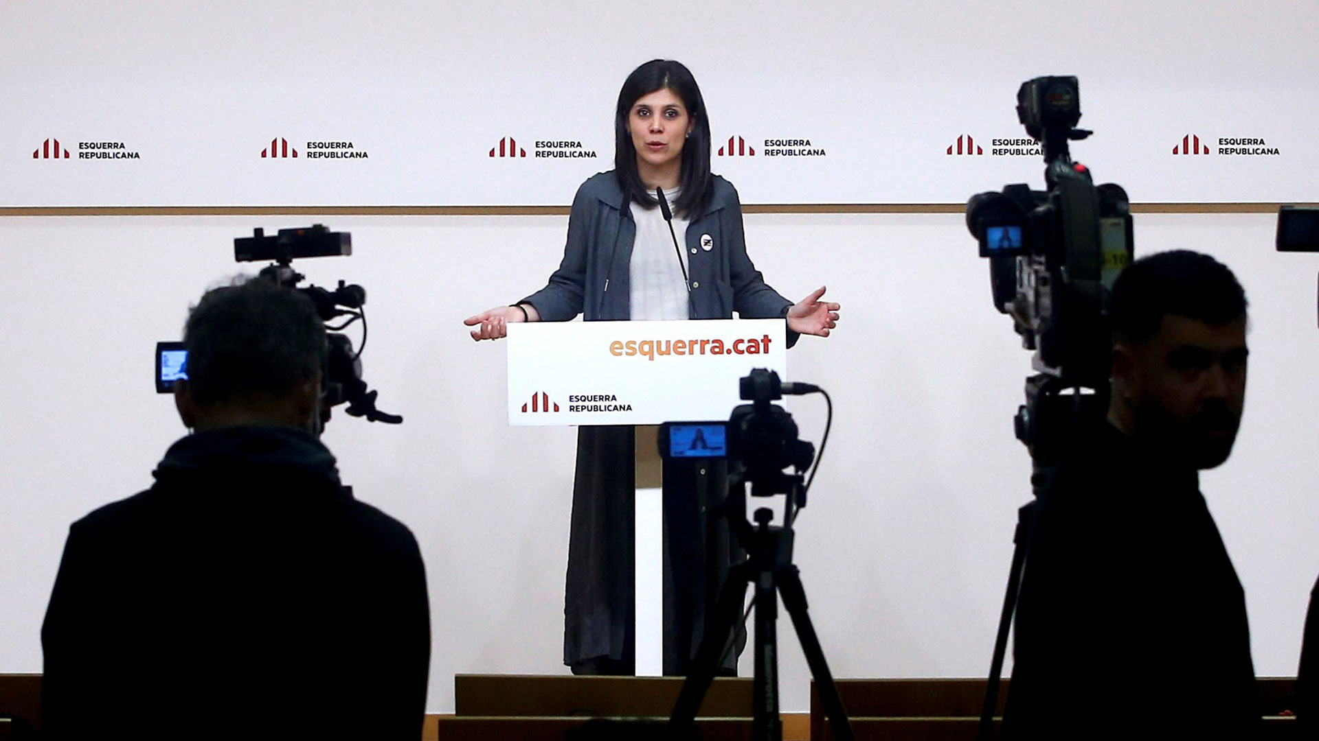 ERC y PSOE pactan una consulta para avalar los acuerdos de la mesa de negociación