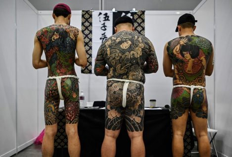 El Gobierno de Malasia investiga un espectáculo de tatuajes por mostrar a personas semidesnudas