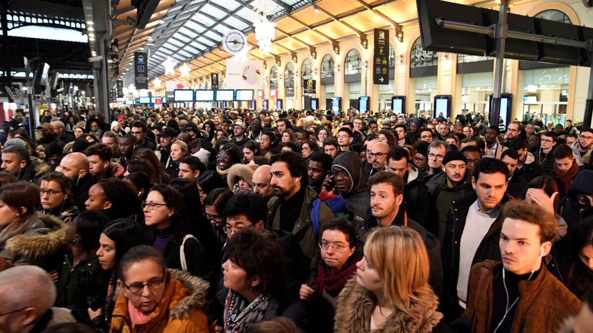 La huelga de transporte cumple 12 días en Francia y amenaza con paralizar al país en Navidad