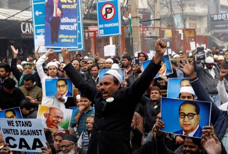 La muerte de cinco personas aumenta a 16 el número de fallecidos en las protestas en India