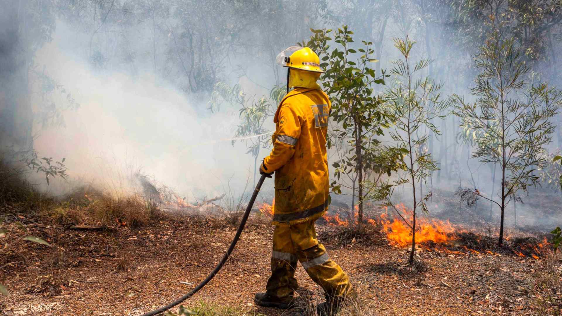 Miles de personas atrapadas por los incendios en Australia, que dejan ya 12 muertos