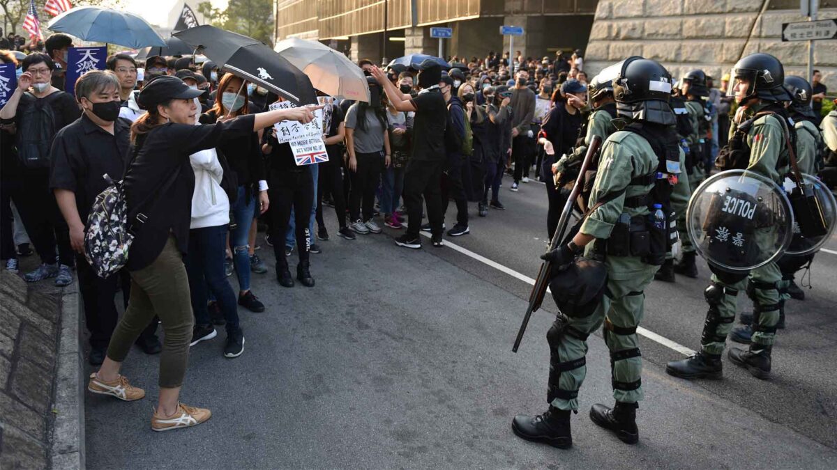 Los manifestantes prodemocracia salen de nuevo a la calle en Hong Kong para mantener vivo el movimiento